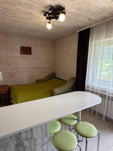 Навпроти Маковиці