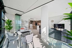 Prime Location CBD with Pool & Gym