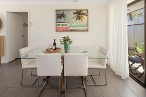 Golden Beach Bungalow - 500m to the beach