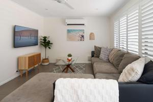 Golden Beach Bungalow - 500m to the beach