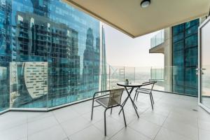 Balcony Facing a Partial Canal View, Close to Metro and Marine Transport, Downtown Attractions Just a Ride Away, Urban Oasis, Business Bay by Deluxe Holiday Homes