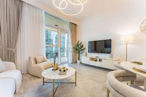 Balcony Facing a Partial Canal View, Close to Metro and Marine Transport, Downtown Attractions Just a Ride Away, Urban Oasis, Business Bay by Deluxe Holiday Homes