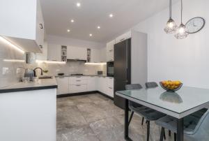 Villa Orizzonte - Ground Floor Apartment with shared pool & amazing view