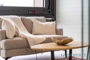 Perth CBD Apartment Unbeatable City Views Pool & Parking Included