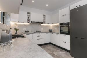 Villa Orizzonte - Ground Floor Apartment with shared pool & amazing view