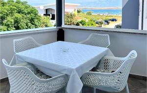 1 Bedroom Stunning Apartment In Vir