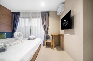 Stylish Beachfront Two-Bedroom Flat