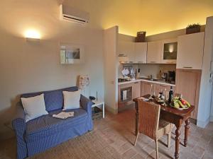 Modern holiday home in Foligno - Loc with pool