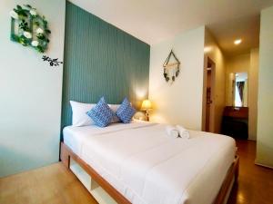 Chic & Sweet, Pool view, Prime location near beach