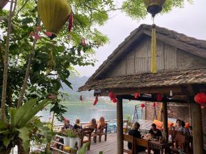 Phong Nha Coco House Homestay - Riverside & Mountain View