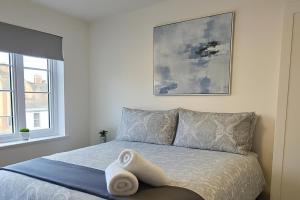 7 Bed House - Sleeps 14 - Parking