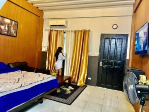 Axon Cozy Modern House Grey Near The Walking Street