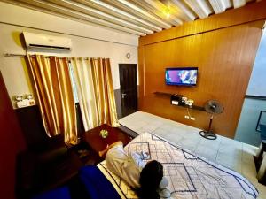 Axon Cozy Modern House Grey Near The Walking Street