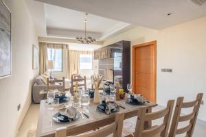 Frank Porter - Ocean Heights, Dubai Marina