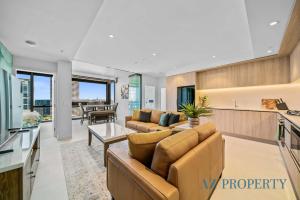 Luxury Perth CBD Apartment with Pool & Gym
