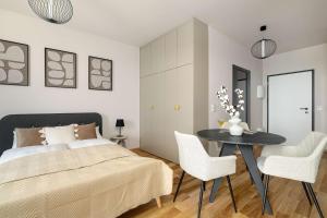 Stylish & Elegant Studio with Parking & Balcony with View Remote Work by Noclegi Renters
