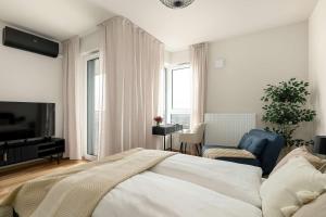 Stylish & Elegant Studio with Parking & Balcony with View Remote Work by Noclegi Renters