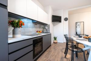 10 minutes to Venice, for 7, new & fully equipped