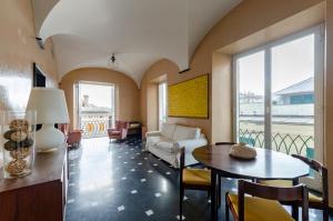 JOIVY Exclusive Flat for 6 near Cathedral of Genoa