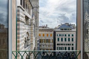 JOIVY Exclusive Flat for 6 near Cathedral of Genoa