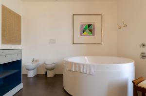 JOIVY Exclusive Flat for 7 near Cathedral of Genoa img28