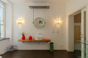 JOIVY Exclusive Flat for 7 near Cathedral of Genoa img31