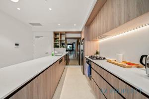 Perth CBD Oasis Stylish Apartment with City Views Pool & Gym