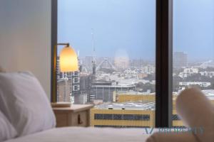 Perth CBD Oasis Stylish Apartment with City Views Pool & Gym