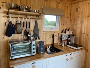 Shepherds hut 2 at Braebost Croft
