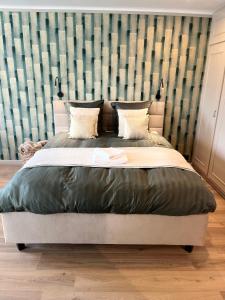 Chambre dhôtes Lucia avec vue sur jardin arboré