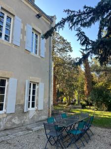 La Tour du Maine - Manoir de caractère du XIXe siècle avec chambres élégantes - confort moderne - jardin et parking privé