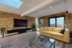 Stylish Shoreditch Penthouse with City Views - Pass the Keys