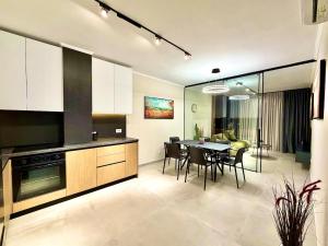 The Grand Stone Apartments Central Lushnje