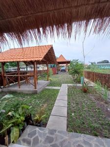 Breeze and Blossom Cottage Maguwo