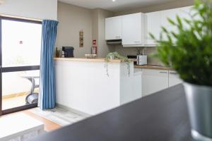 Albufeira Olympics 1BR Apartment with Pool & Balcony, by Hopstays