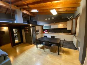 Redhouse Bergamo - Trendy Modern Open Space con Box vicino Leolandia e autostrada Milano