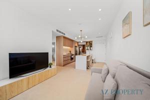 Perths Modern 1BR Apartment with Pool & Gym - City Living
