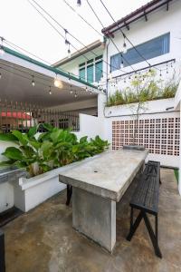 35 Cozy Homestay with projector Pool evcharger
