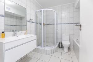 St Tropez On Lake 302 The Island Club