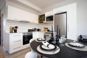 310 Seahorse - Premium 2 Bedroom Apt with Parking