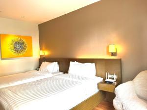 Mesmerizing Twin Bed with Rockwell View