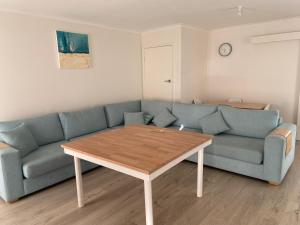 Cosy & Modern Unit 500m from Beach