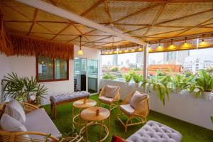 Via Baan Sathorn, City-Center Apartment With Private Rooftop Near BTS