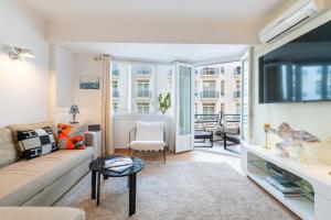 2-Bedroom Apartment with Terrace and Side Sea View