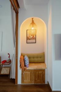 Via Baan Sathorn, City-Center Apartment With Private Rooftop Near BTS