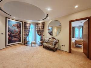 Luxury 7BD Pool villa in Marina, Huge Garden with Barbeque