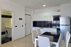 Brisa Del Mar Beachfront Apartment 116 - Happy Rentals