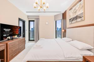 Cozy & Spacious 2 BHK Downtown