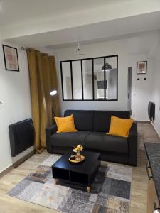 Bright and equipped cocoon ideal for relaxing