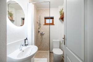 Forest Villa Apartment with Balcony & Parking